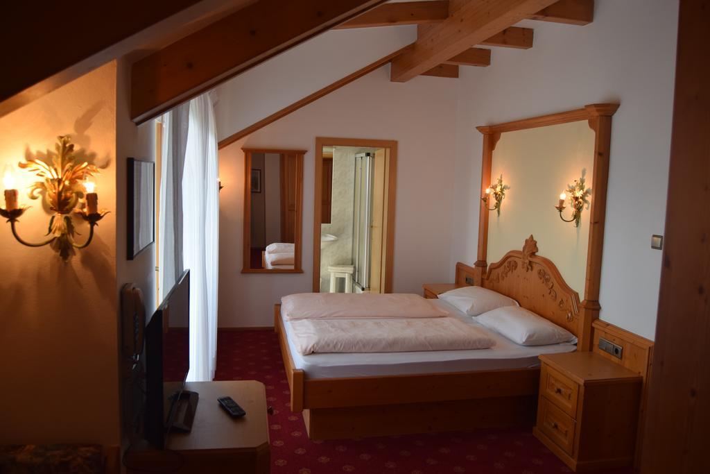 Hotel Tannhof Caldaro Esterno foto