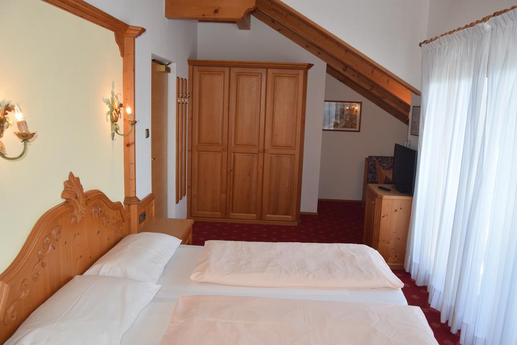 Hotel Tannhof Caldaro Esterno foto
